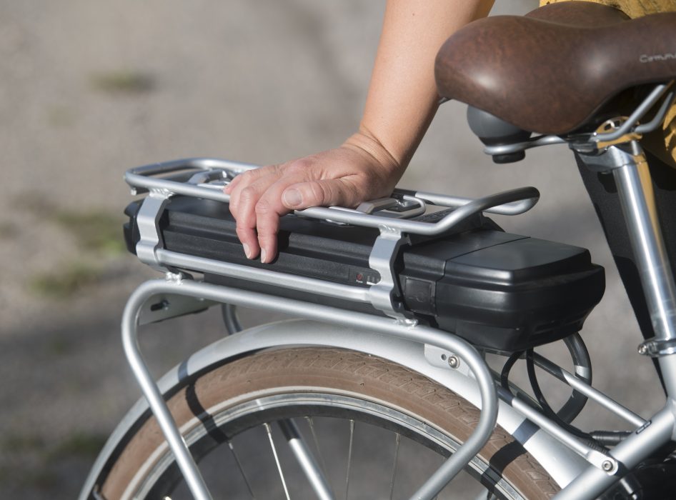 Kommunen vill att borlängeborna ska resa mer hållbart och lånar ut elcyklar gratis under en månad.