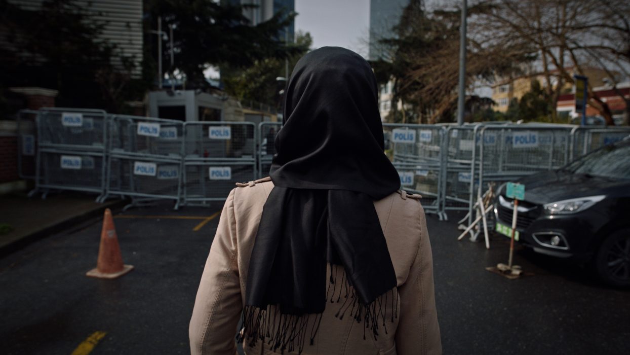  Hatice Cengiz utanför saudiska konsultatet i Istanbul där hennes fästman Jamal Khashoggi mördades.
