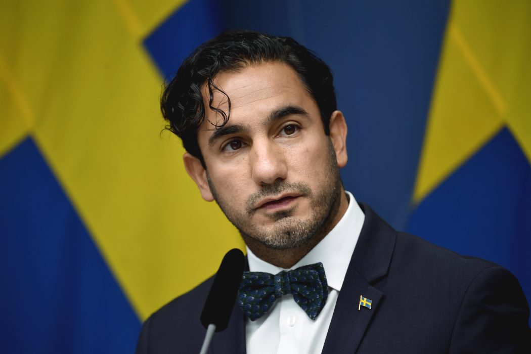 Socialförsäkringsminister Ardalan Shekarabi (S) påbörjar nu arbetet med att införa familjeveckan.