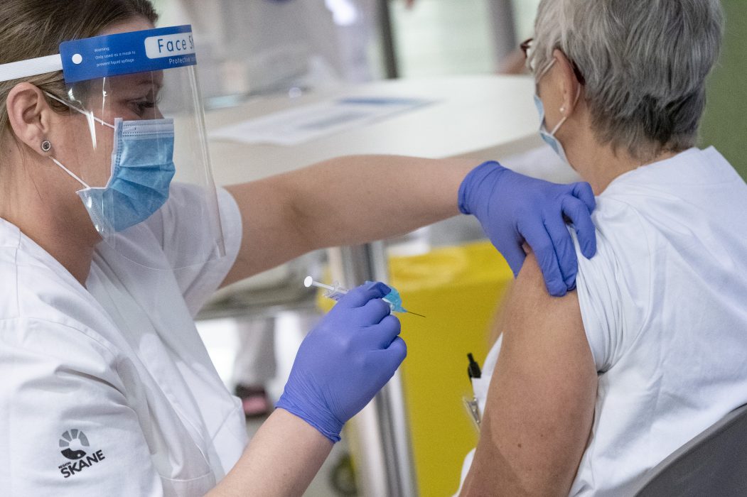 De vaccin mot covid-19 som vi nu börjat vaccinera oss med bygger på mRNA, en genetisk metod som inte har använts tidigare i större skala.
