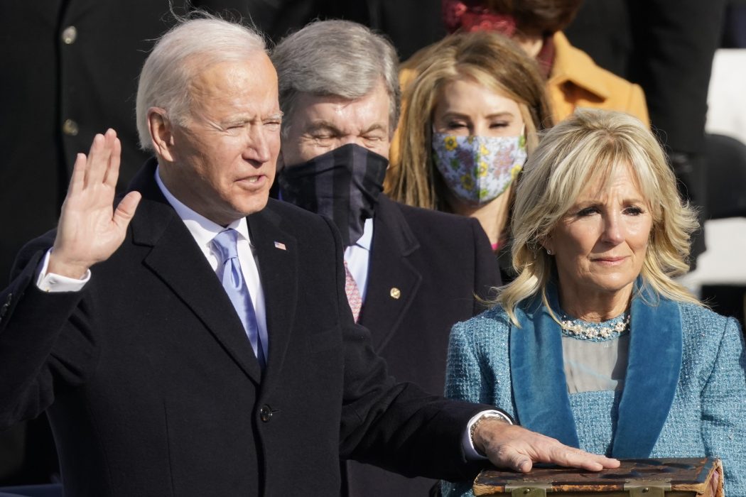 Joe Biden svärs in som USA:s 46:e president.