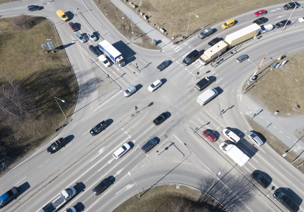 Länsstyrelserna tycker att Trafikverket gör för lite för att minska bilismen och att de borde lägga mer fokus på att Sverige ska nå klimatmålen.