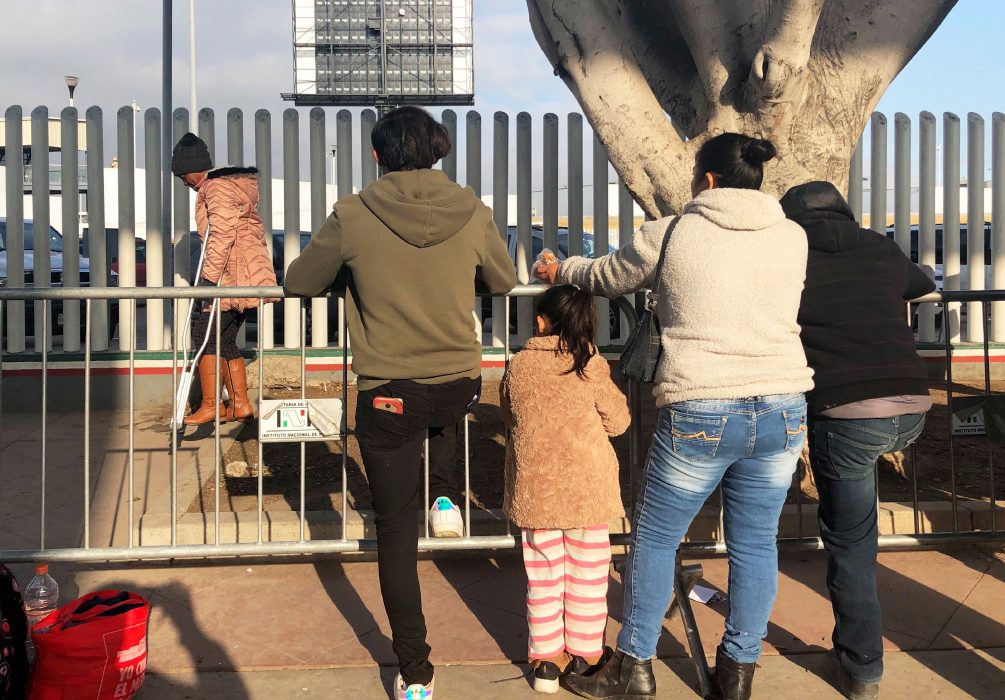 Gränsen mellan Mexiko och USA, fotograferad från Tijuana som är nära den kaliforniska staden San Diego.