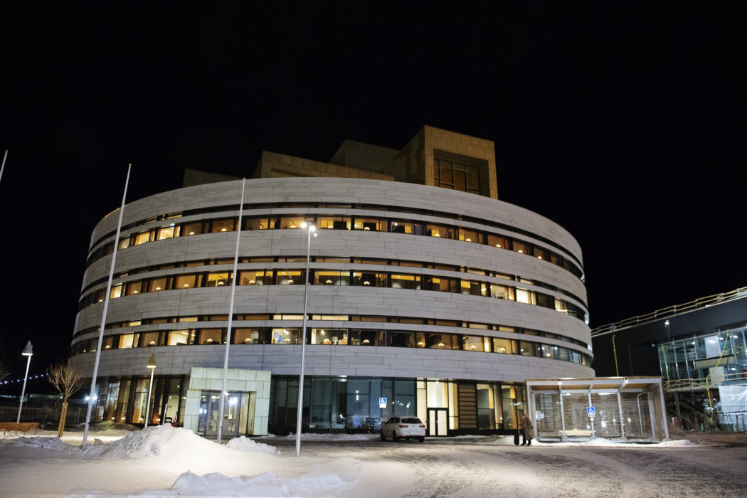 Det nya stadshuset i Kiruna, som invigdes i november 2018, fick nästan omedelbart problem med läckage.