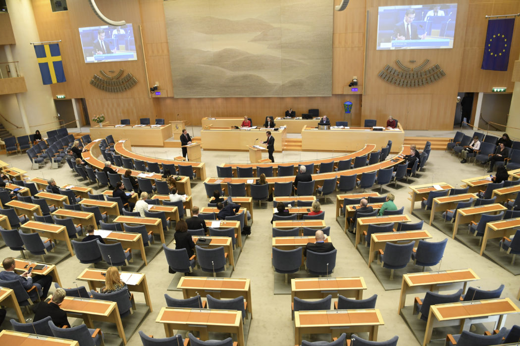 Flera länder i olika världsdelar har nu en högre kvinnlig representation i parlamentet än Sverige.