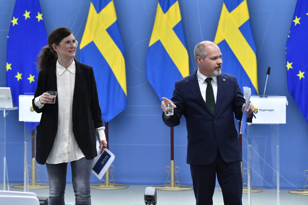 På torsdagen höll justitie- och migrationsminister Morgan Johansson (th) och Märta Stenevi, jämställdhets- och bostadsminister med ansvar för arbetet mot segregation och diskriminering, en digital pressträff om den framtida migrationspolitiken.