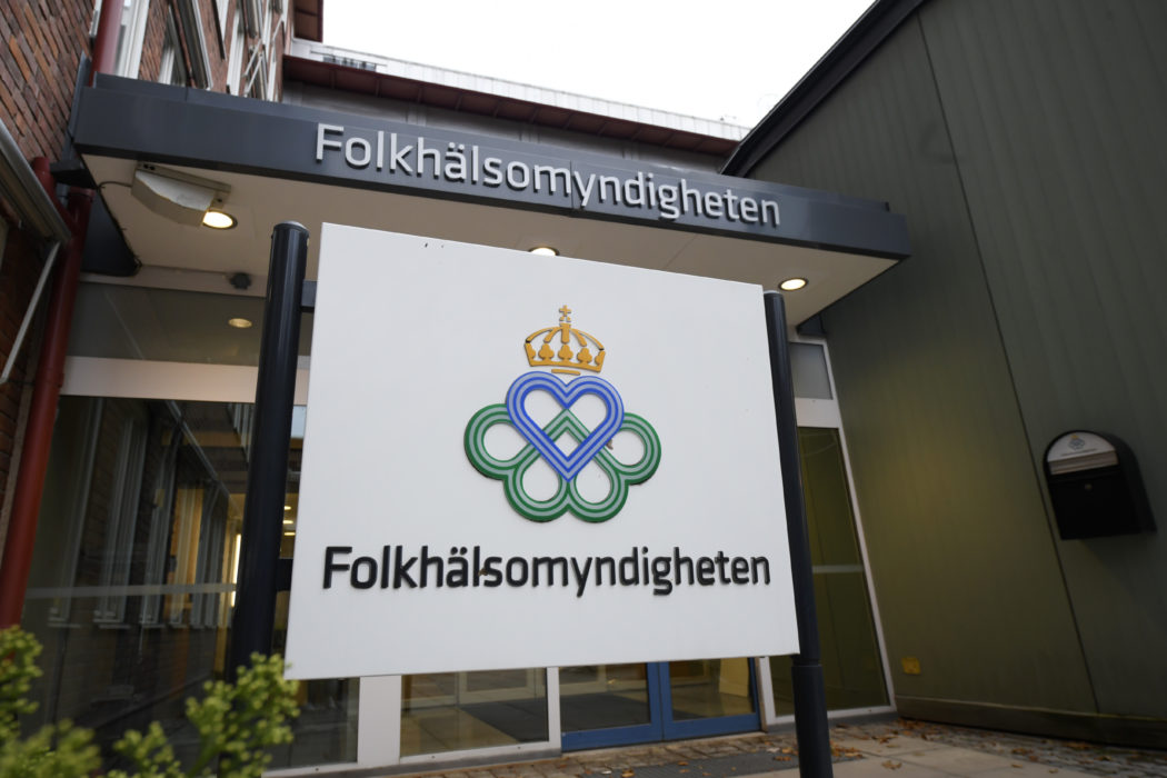 Folkhälsomyndigheten föreslår en plan för öppning av samhället till regeringen, med konkreta mått som ska vara uppfyllda på vägen.