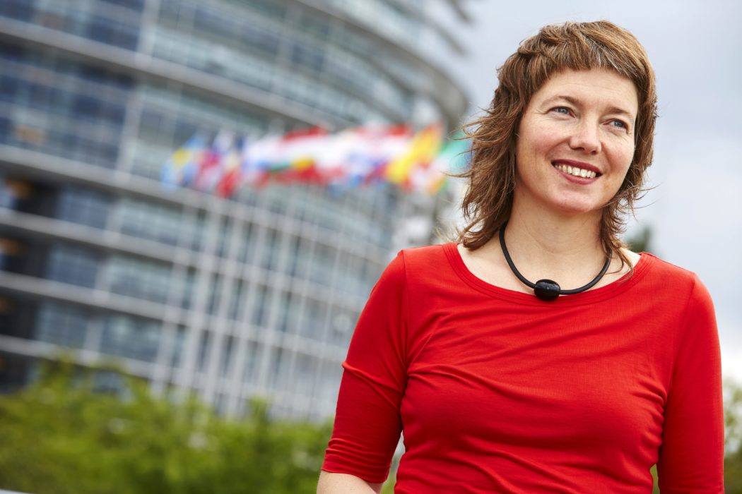 Malin Björk, Vänsterpartiet, menar att den nya resolutionen är extra viktig nu då kvinnors och hbtq-personers rättigheter motarbetas på flera håll i Europa.