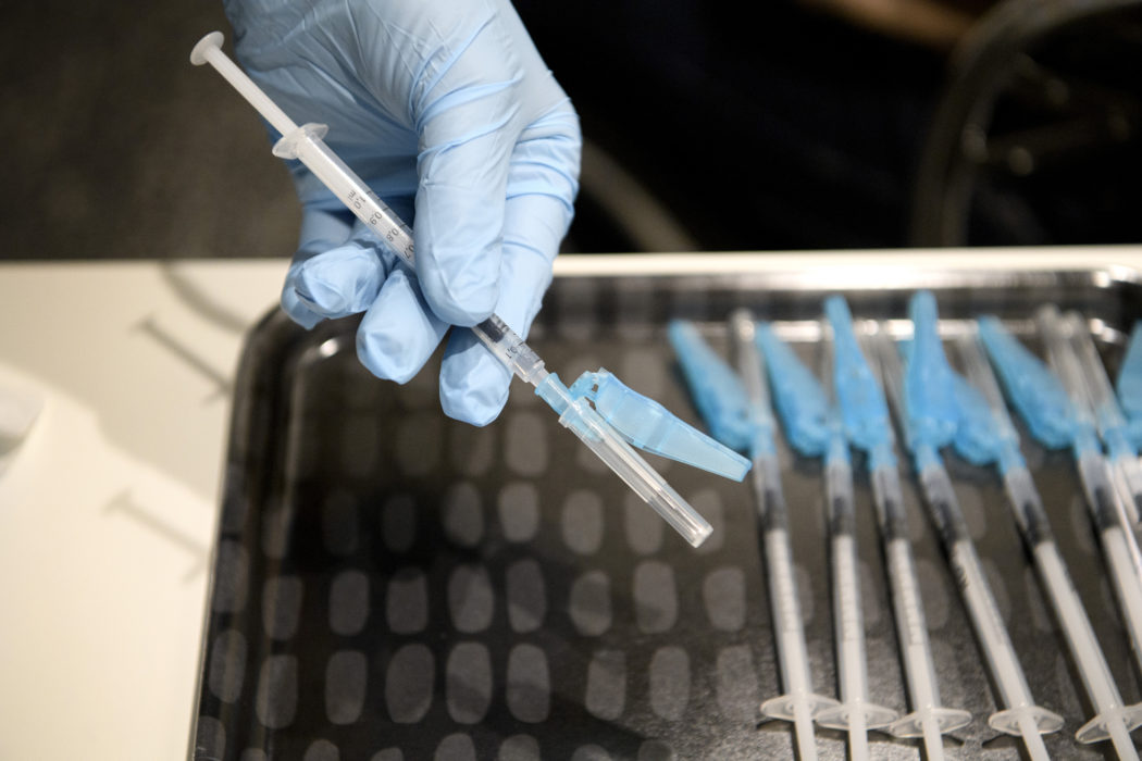 Vaccin via näsan ger bättre skydd i de övre luftvägarna, och lika bra skydd för lungorna jämfört med en injektion, enligt en ny forskningsstudie.