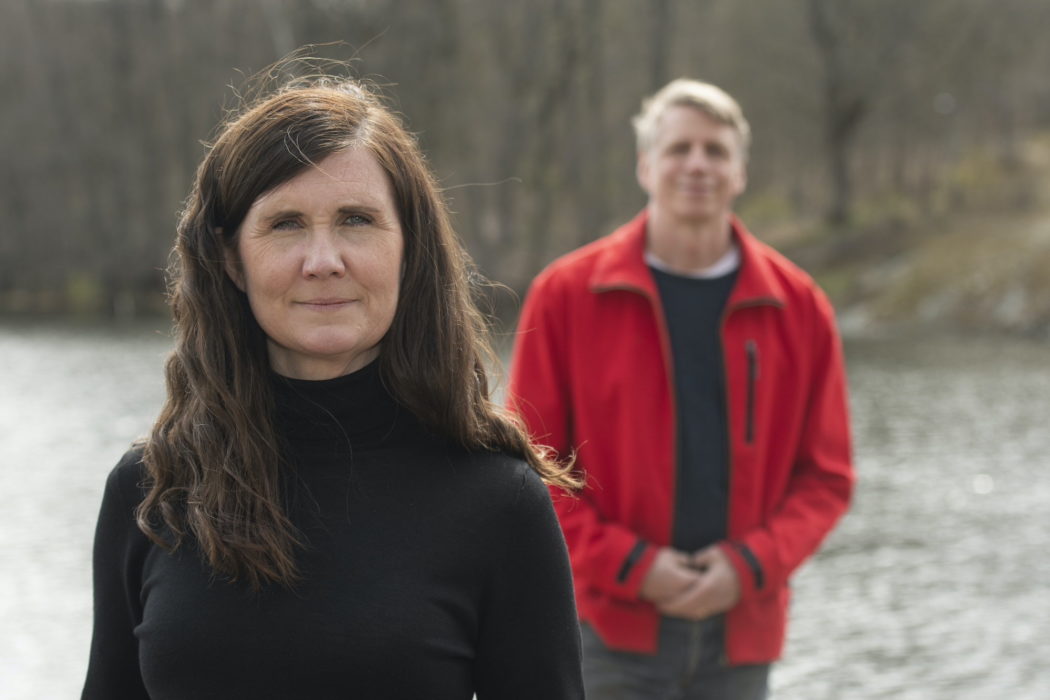 Miljöpartiets språkrör Märta Stenevi och Per Bolund vill ha att målet för nollutsläpp av växthusgaser ska flyttas tio år närmare i tiden, från 2045 till 2035.