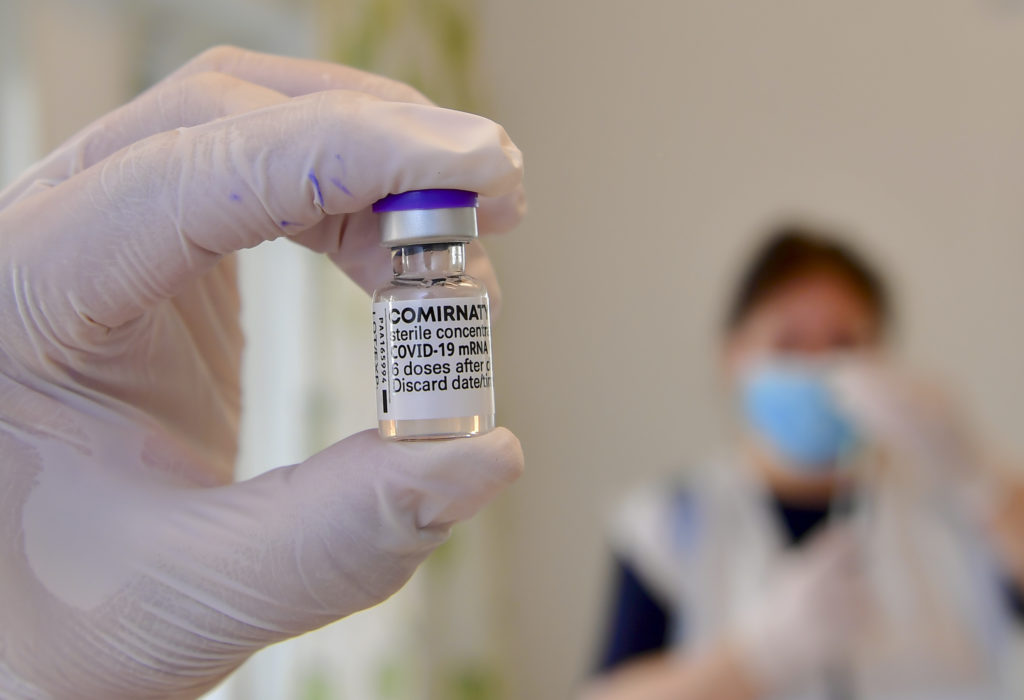 Effekten av vaccinerna klingar av med tiden.