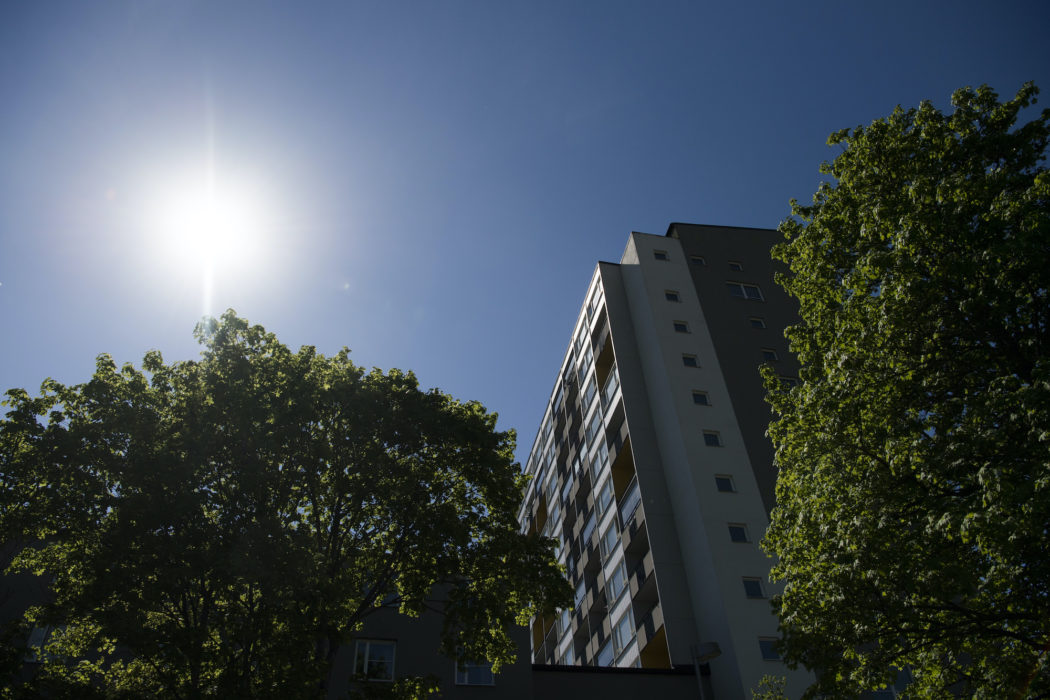 En man åtalas för att ha hyrt ut svart och till överhyra.