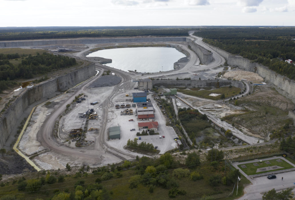Cementas cementfabrik och kalkbrott i Slite på Gotland.