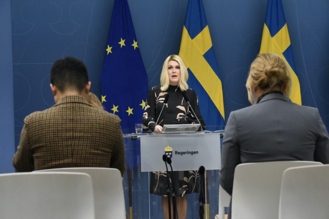 – Det finns ett särskilt fokus på Chile och Kina säger socialminister Lena Hallengren om adoptionsutredningen.