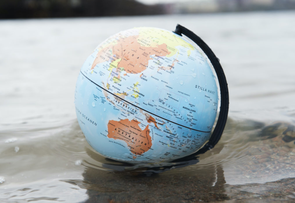 Enligt EIB:s klimatundersökning är tre av fyra svenskar för strängare statliga klimatåtgärder – liknande de som genomförts för att bekämpa covid-1.