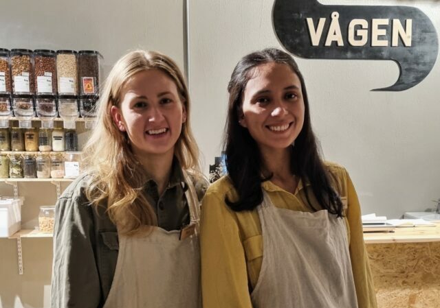 Fanny Näslund och Estefania Coral Andrade driver zero-waste butiken Vågen i Östersund.