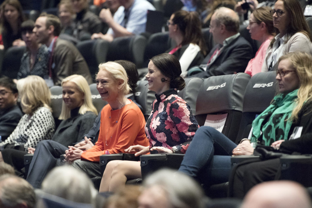 Prins Carl Philip och prinsessan Sofia närvarar vid Friends Worlds Anti-Bullying Forum 2017.