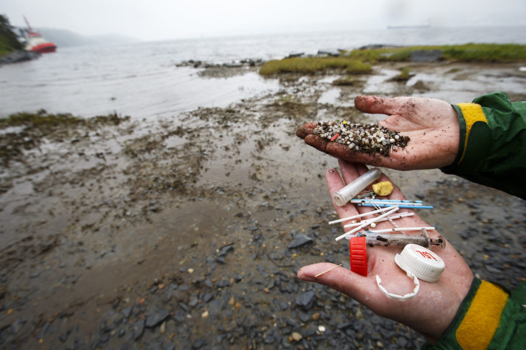 350 000 olika kemikalier sprids idag i naturen.