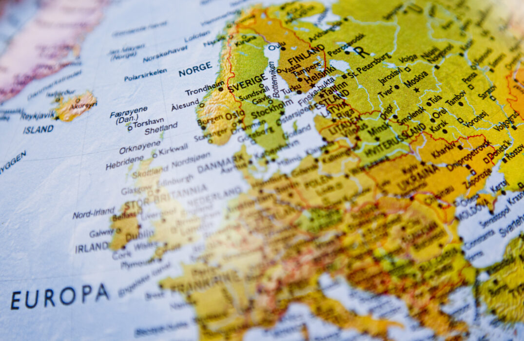 Undervisning som inte utgår från nationella konflikter ska provas i Europa.