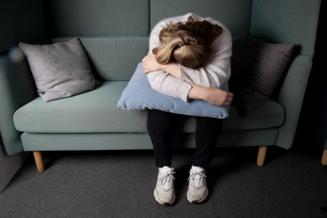 En ny hemsida samlar kunskap om psykisk ohälsa – både den man kan uppleva själv och hur man kan stötta andra.