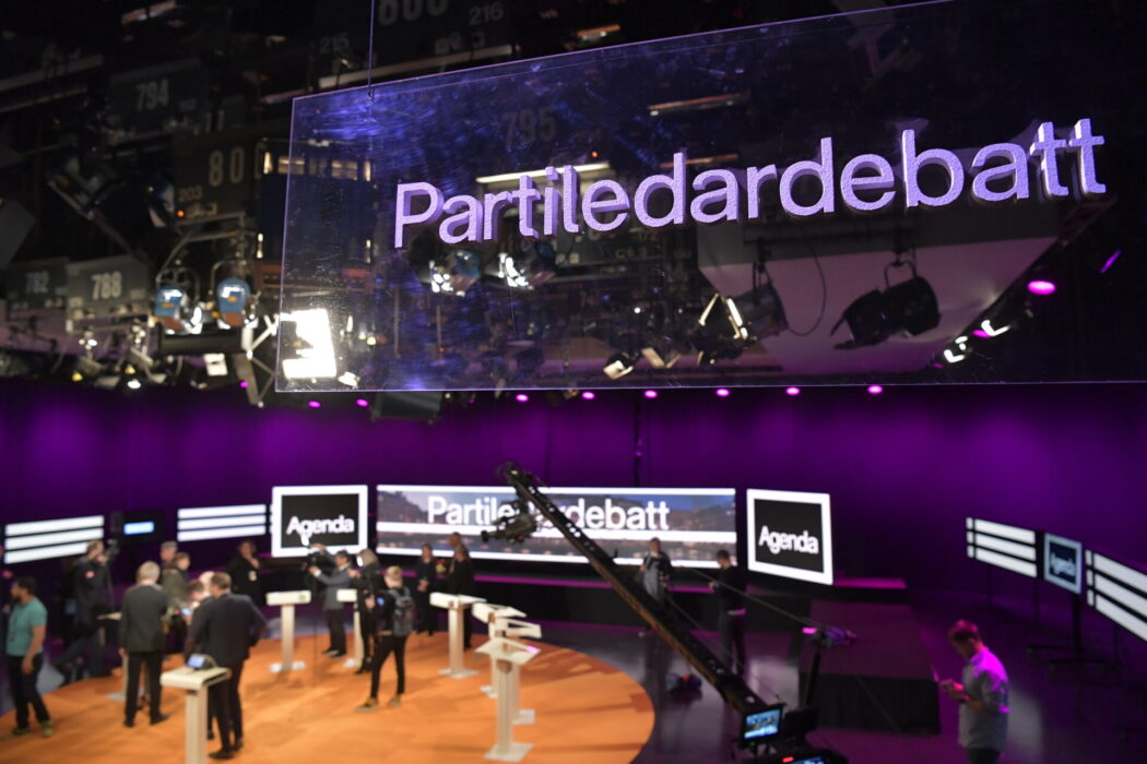 "Valåret 2022 är det fortfarande inte självklart att vi som har en hörselnedsättning kan ta del av valdebatter, valmöten, kampanjfilmer och intervjuer", skriver Barbro Prästbacka, ordförande för Hörselskadades distrikt i Västra Götaland.