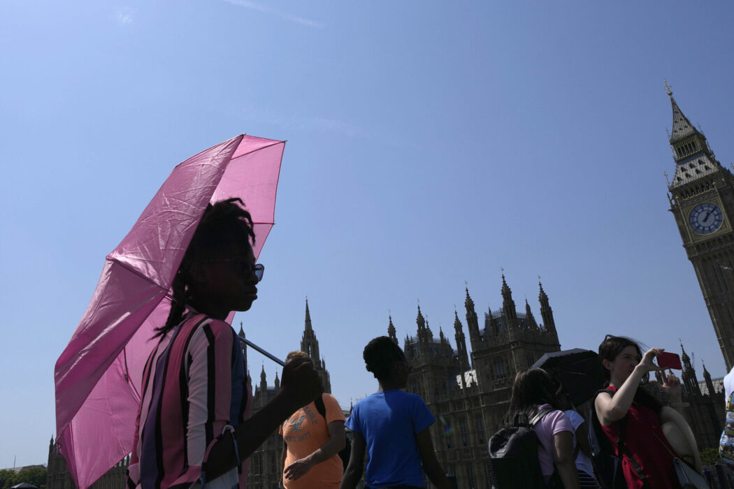 Människor i London under värmeböljan den 19 juli.
