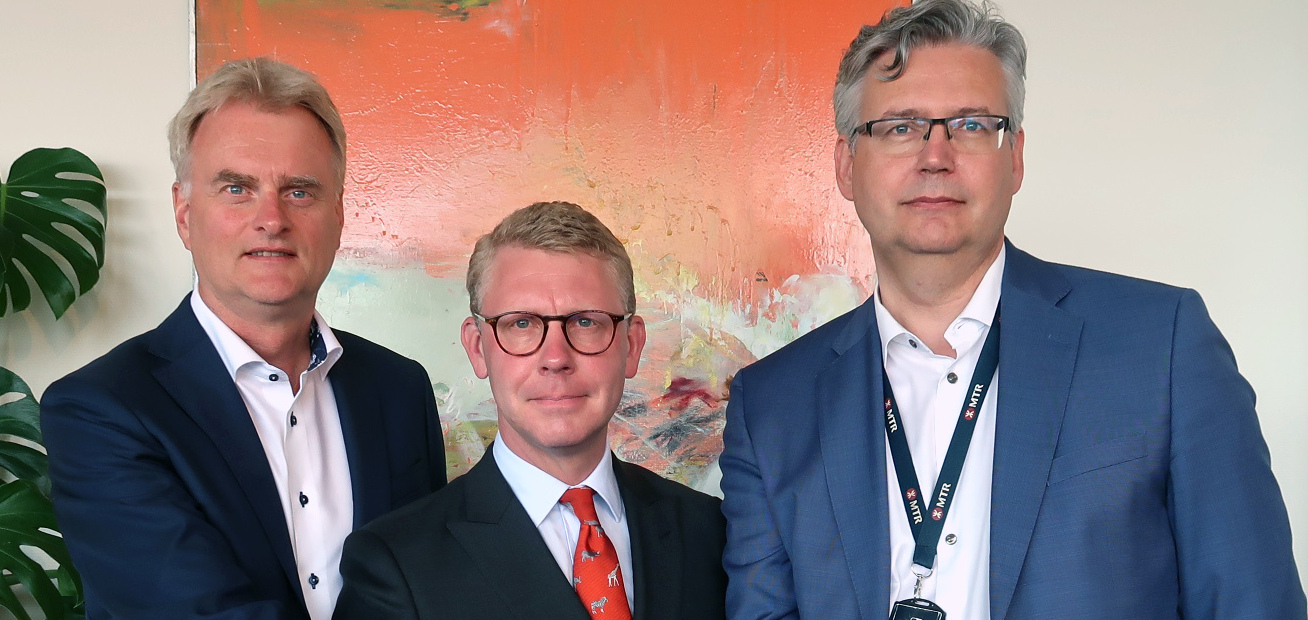 Från vänster Tomas Byberg, ordförande i Sveriges Bussföretag och vd för Byberg &amp; Nordin, Kristoffer Tamsons (M), ordförande i Svensk Kollektivtrafik och regiontrafikråd i Stockholm samt Henrik Dahlin, styrelseledamot i Tågföretagen och vd för MTR Nordic AB.