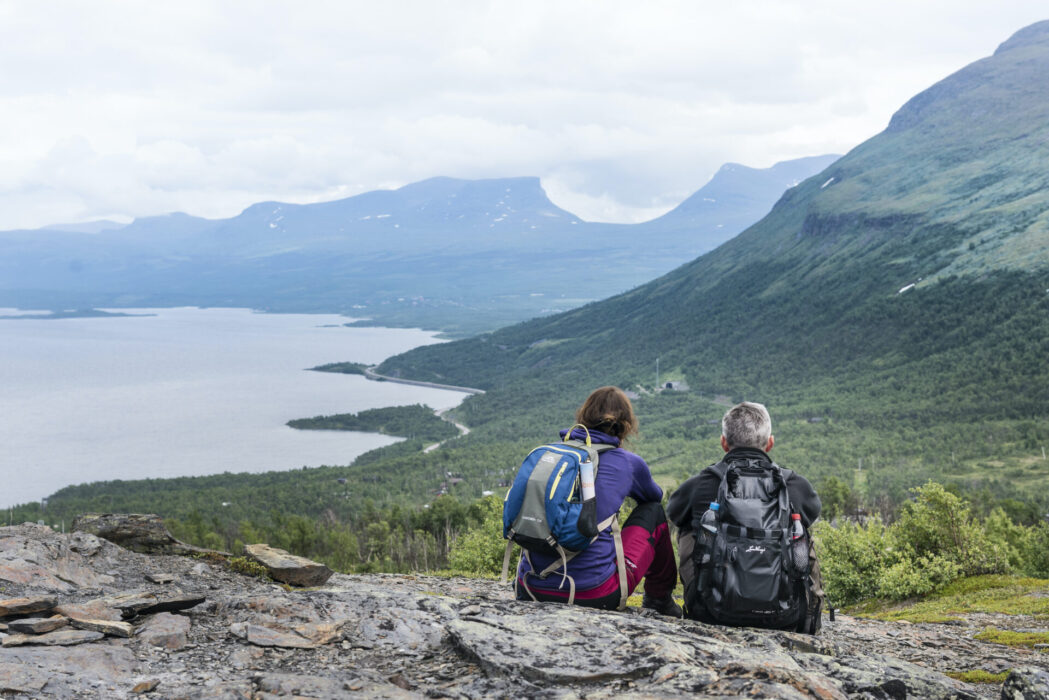 Fjällvandring i Björkliden med utsikt över Lapporten.