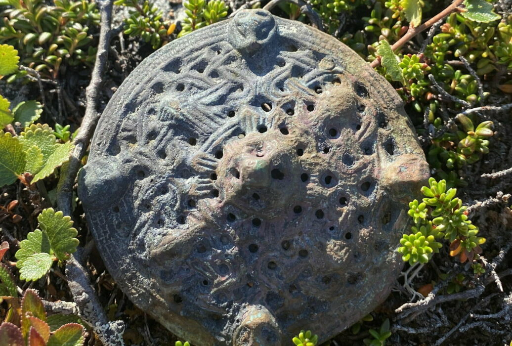 Det 1 200 år gamla spännet som Eskil Nyström fann i Jämtlandsfjällen i fjol.