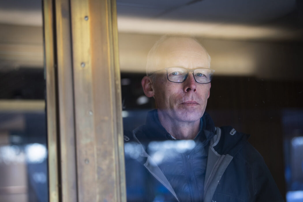 Forskaren Johan Rockström är en av en lång rad forskare som ser att det krävs stora och omedelbara förändringar av hur samhällen på jorden styrs för att skapa hållbara samhällen.