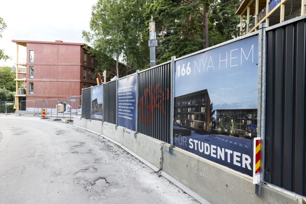Studentbostäder byggs i Stockholmsförorten Björkhagen.