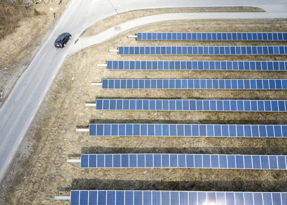 Solceller som ska bli billigare och hållbarare provas nu av forskare i Linköping.