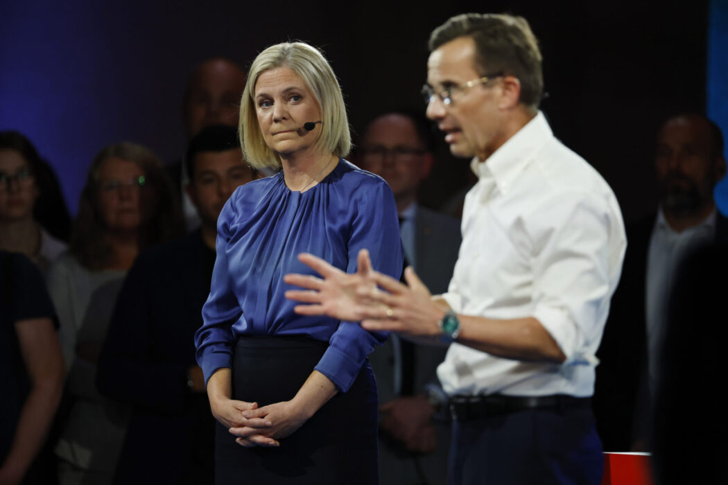 Magdalena Anderssons Socialdemokraterna är största parti i flera opinionsundersökningar, medan Ulf Kristerssons Moderaterna noterar lägre siffror än Sverigedemokraterna.