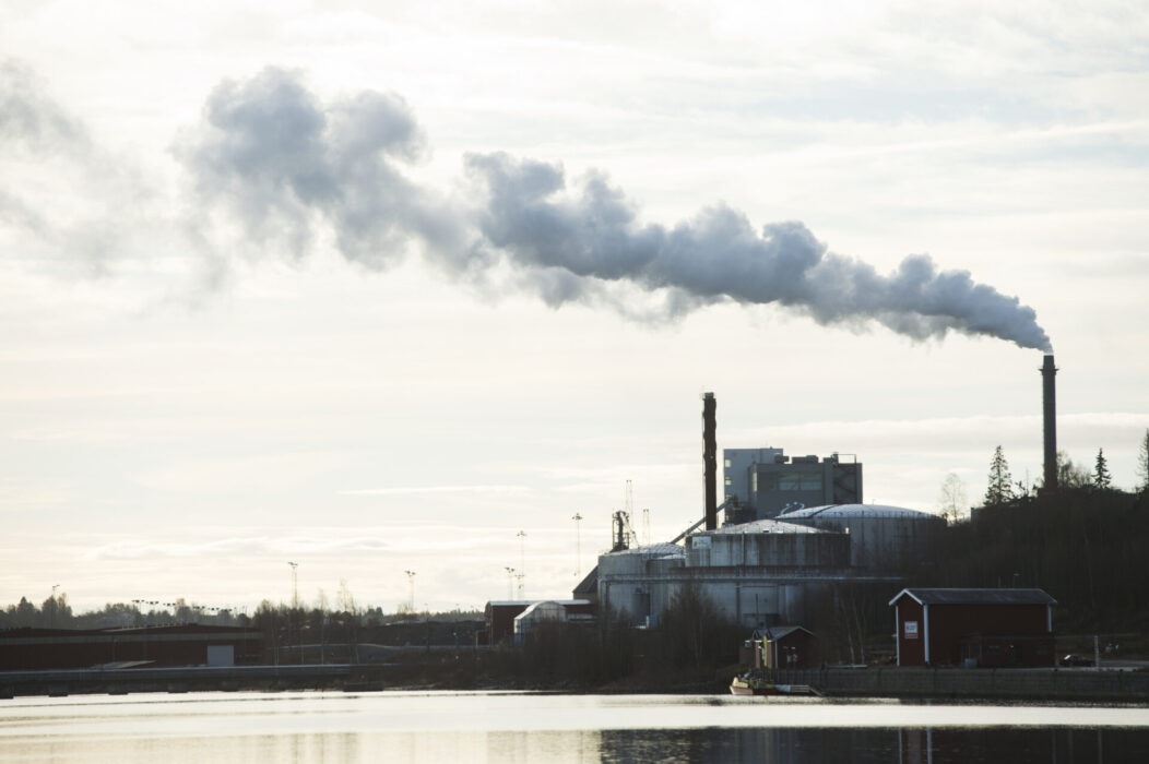 Nya rapporter om halterna av växthusgaser i atmosfären visar att utvecklingen fortfarande går åt fel håll.