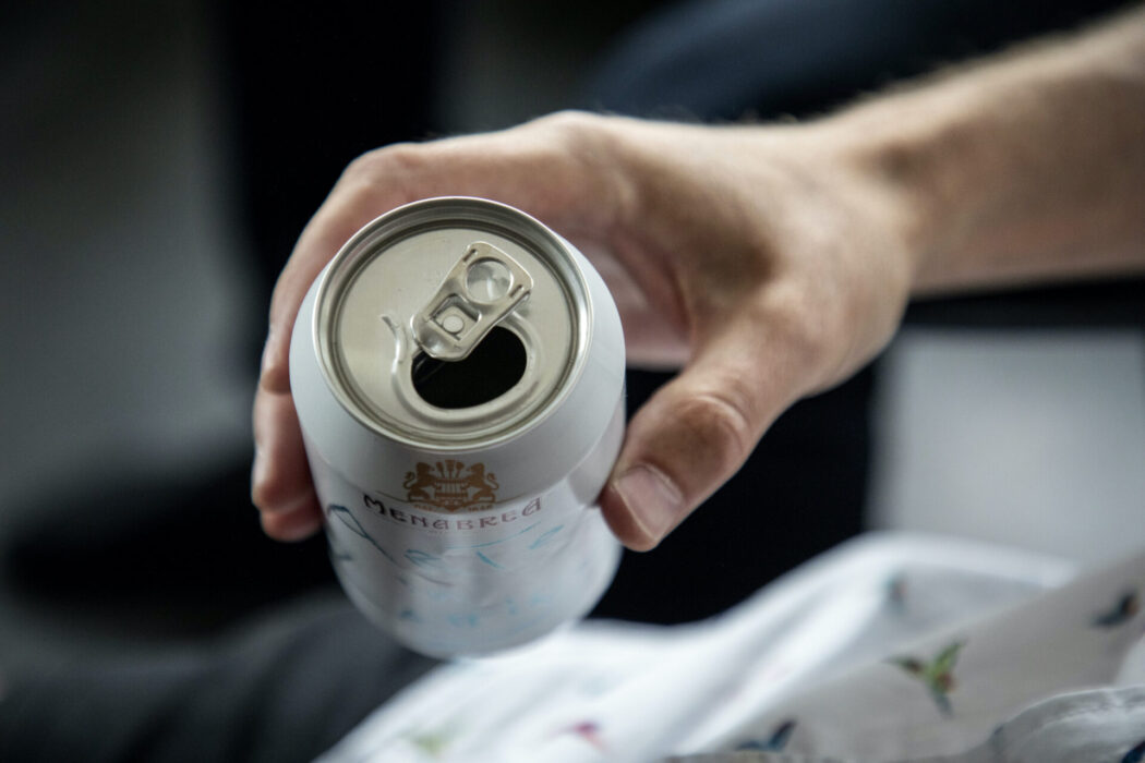 Alkohol är inte längre en självklarhet när unga festar.
