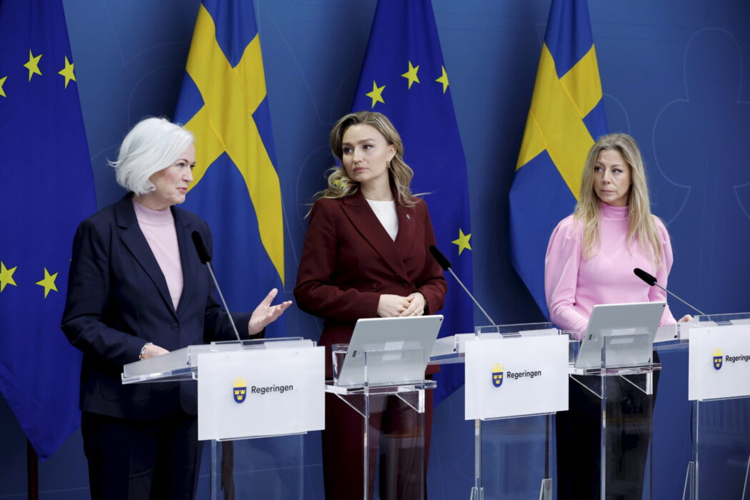 Sjukvårdsminister Acko Ankarberg Johansson (KD) , energi- och näringsminister Ebba Busch (KD) och Linda Lindberg (SD) håller en pressträff om nationell plan för förlossningsvården.