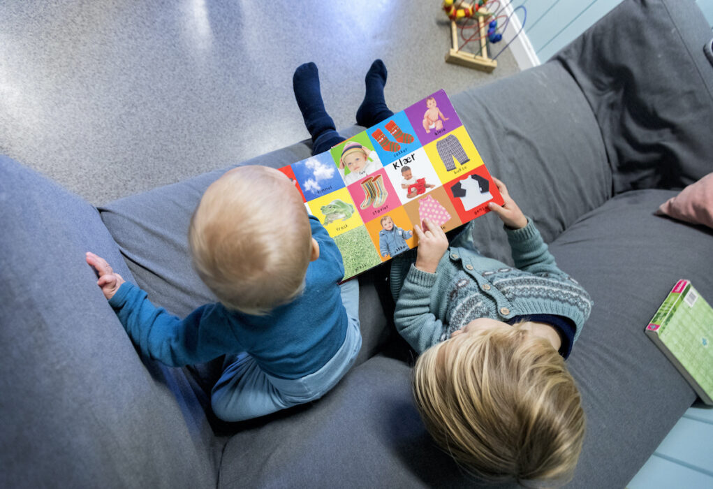 Forskaren har intervjuat personalen på en förskola i Norge, som alla talade sydsamiska med barnen.