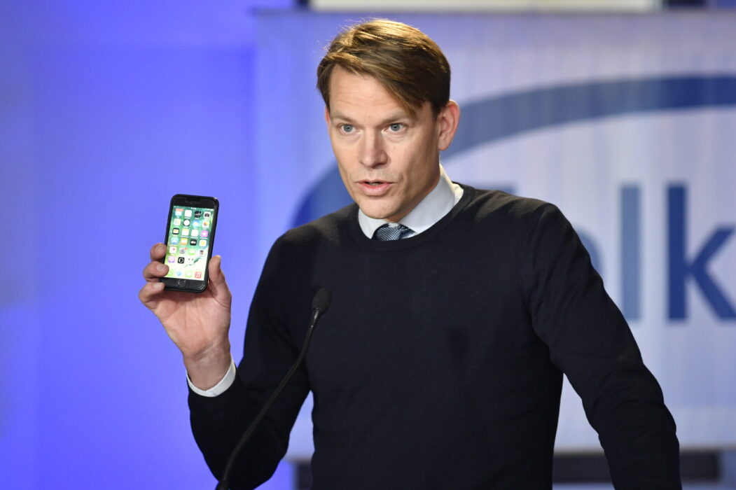 PM Nilsson lämnar sin post som statssekreterare hos statsminister Ulf Kristersson efter ålfiskeskandalen.
