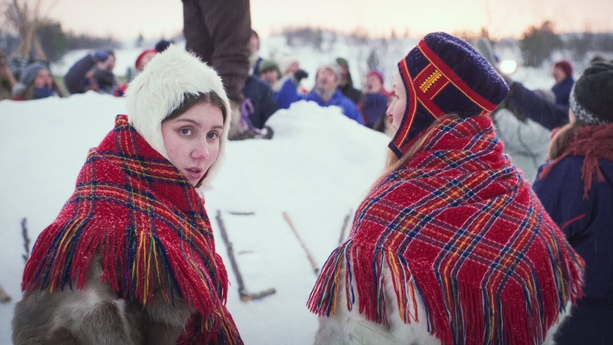 Ella Marie Heatta Isaksen och Sofia Jannok.