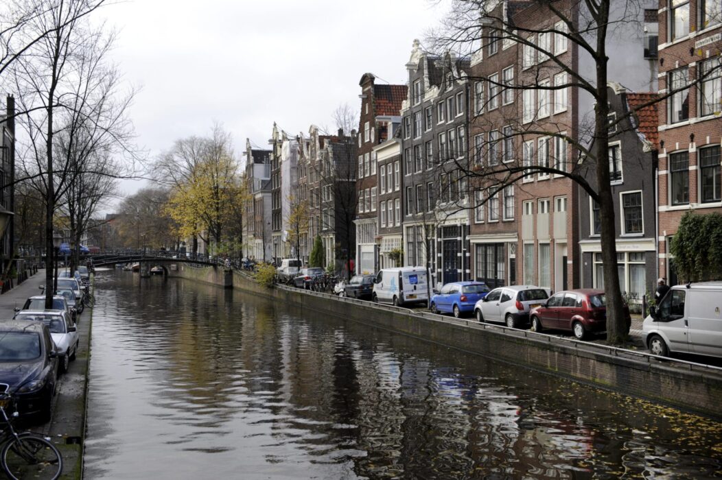 Amsterdam var den stad som fick högst poäng i forskarnas jämförelse av hur väl olika urbana fenomen går att kombinera med principen om nerväxt.