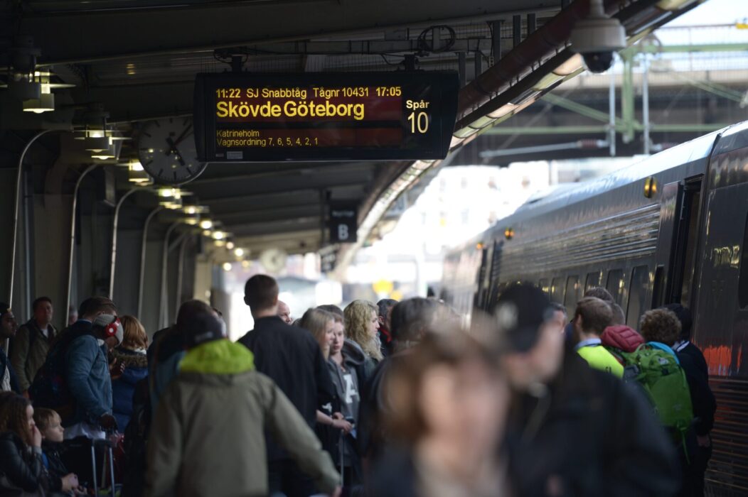SD vill återförstatliga delar av järnvägsunderhållet för att få ordning på tågtrafiken.