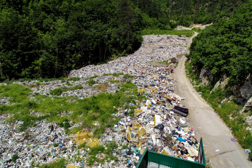 Plast- och kemiindustrin ökar kraftigt samtidigt som plastskräp blir ett allt större problem.
