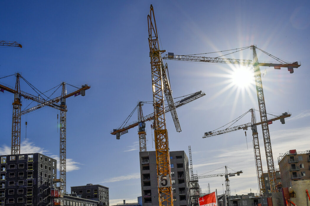 Sedan år 2000 har Sverige tappat 206 000 bostäder i jämförelse med vad som hade krävts för att hålla jämna steg med befolkningsökningen.