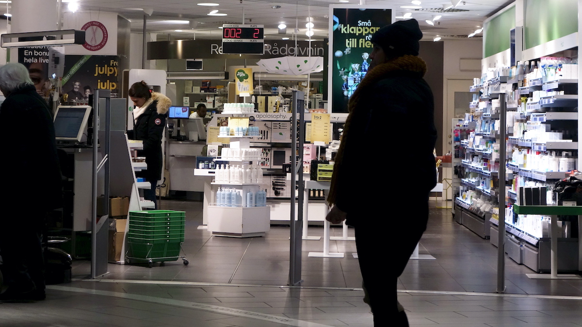 Några av apoteksföretagen räknar med att det omtalade läkemedlet som minskar hunger snart ska finnas på hyllorna.