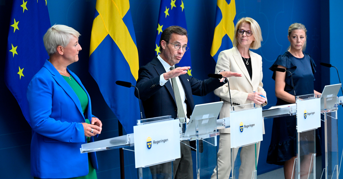  Regeringen håller pressträff om att utreda ett tak i bidragssystemet.