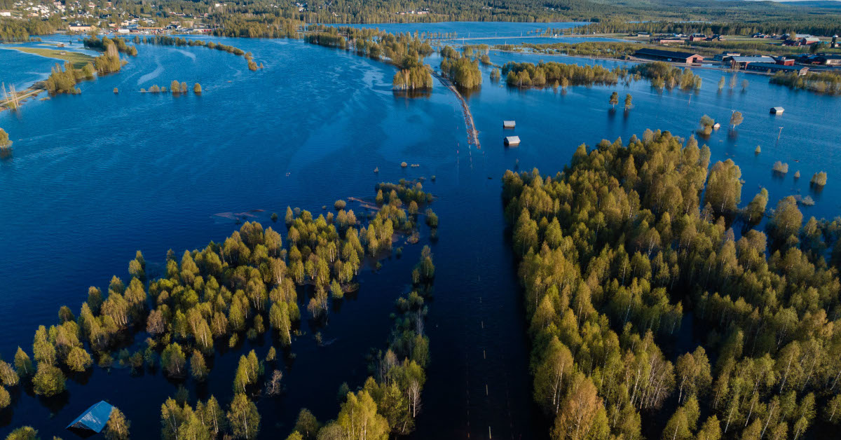 Samtidigt som torkan slår hårt i delar av landet är andra delar översvämmade.