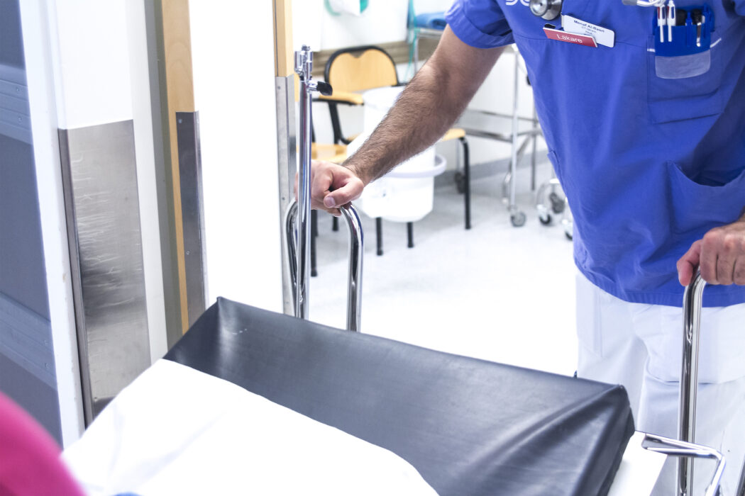 För att möjliggöra bättre vård vid aborter startar regeringen en utredning som ska undersöka hur medicinska aborter och eftervård av en medicinsk abort ska kunna genomföras i hemmet.