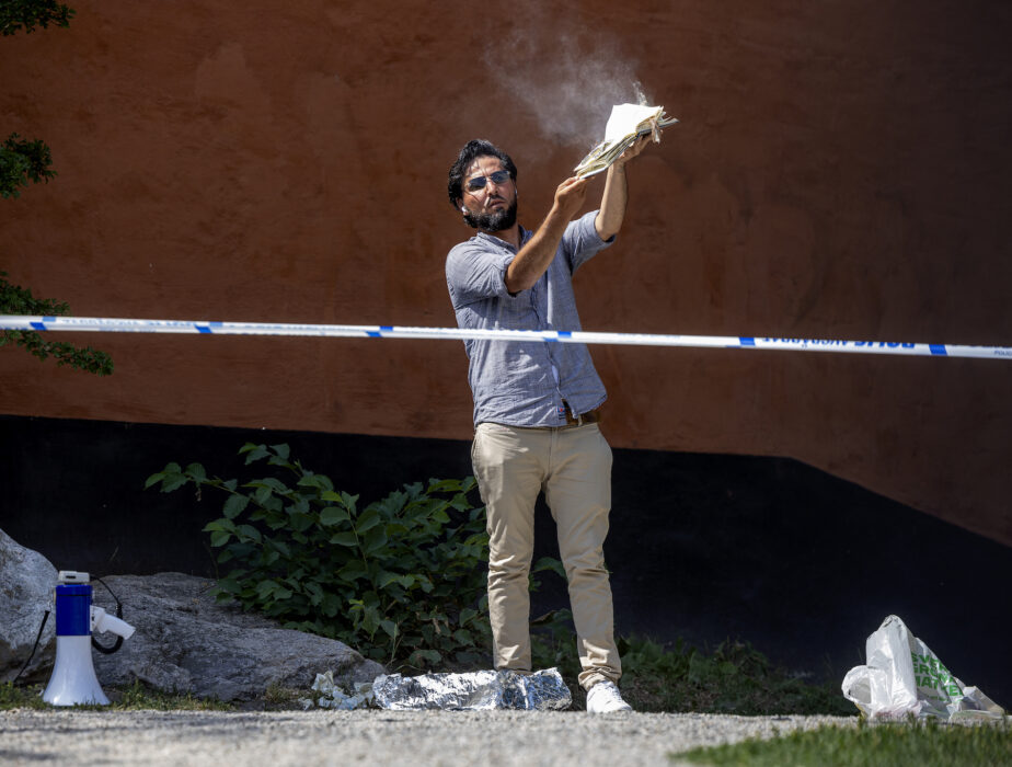 Koranbränningen utanför Stockholms moské vid Medborgarplatsen på Södermalm 28 juni.