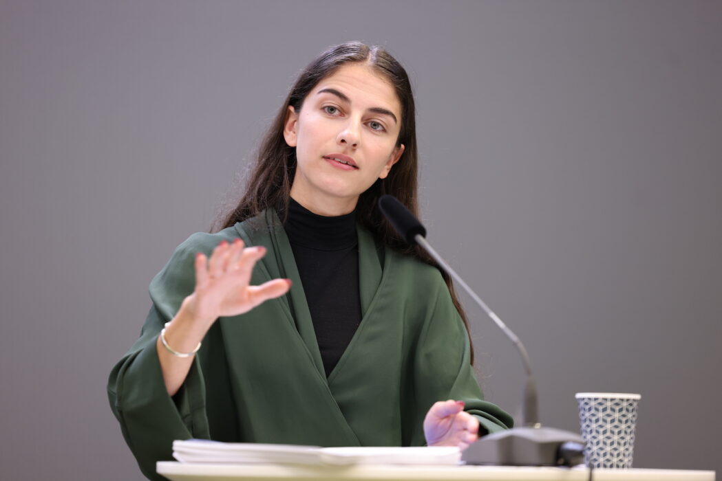 Klimat- och miljöminister Romina Pourmokhtari har pressträff om framtida kärnkraft.