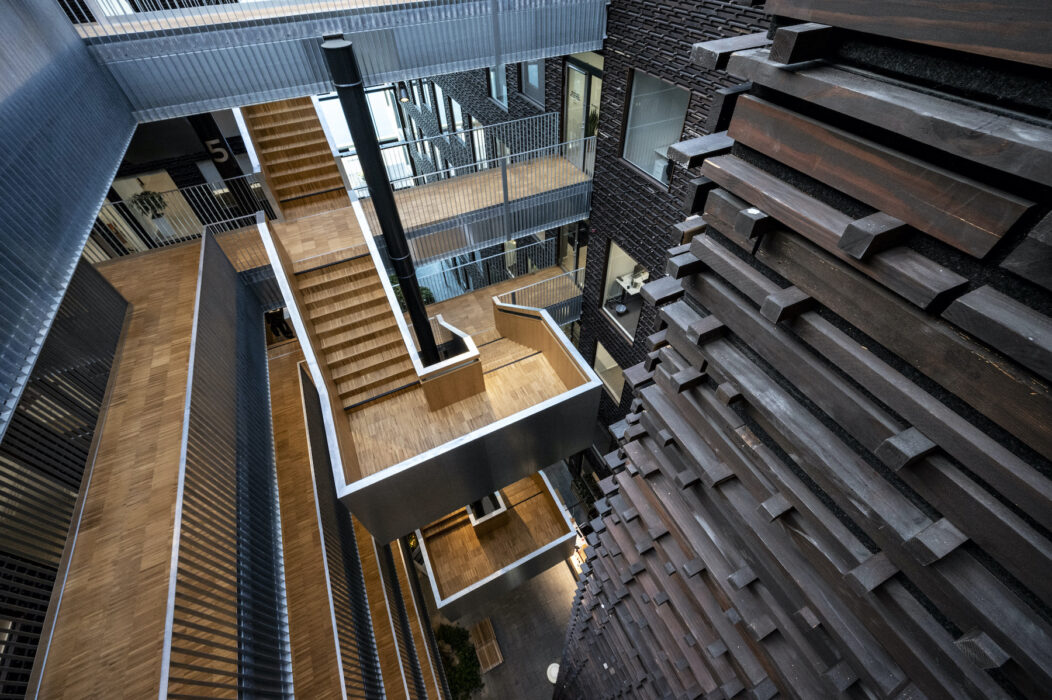 I kontorshuset "Epic" i Malmö kommer där spill från annan produktion till användning.